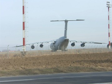 ALERTĂ! Un avion militar a aterizat la Kogălniceanu, cu fum în cabină!
